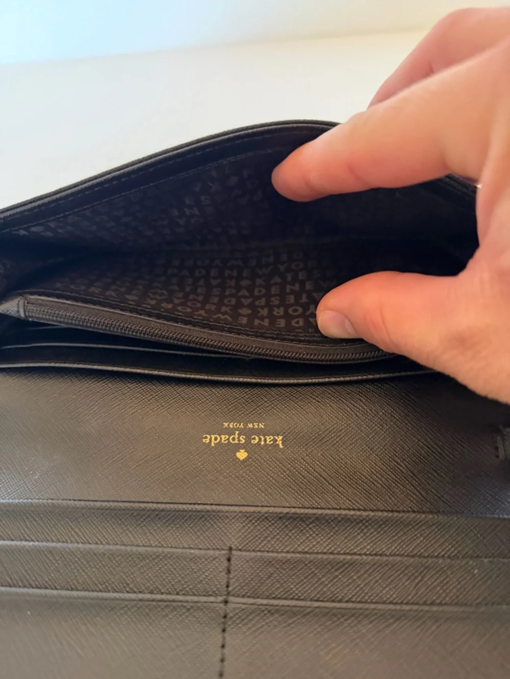 Kate Spade Kirk Park Saffiano Veronique Bow Clutch Wallet Black Beige. - Picture 6 of 6